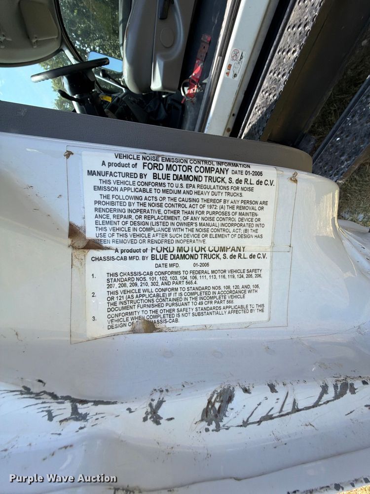 image for item FU1033 2005 Ford F750 dump truck