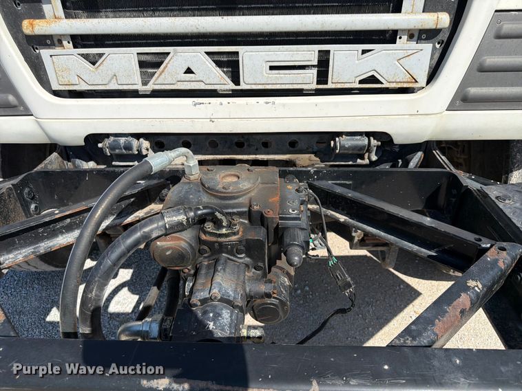 image for item FU4500 2005 Mack Granite CV713 ready mix truck