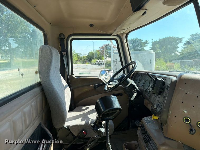 image for item FU4500 2005 Mack Granite CV713 ready mix truck
