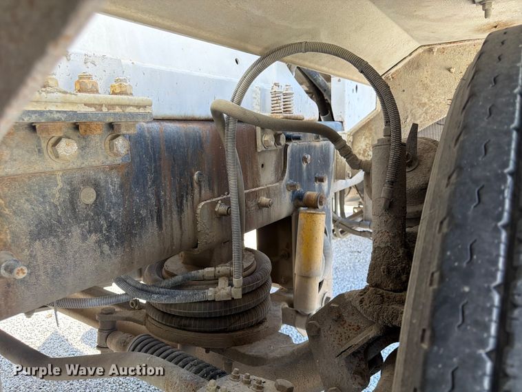 image for item FU4500 2005 Mack Granite CV713 ready mix truck