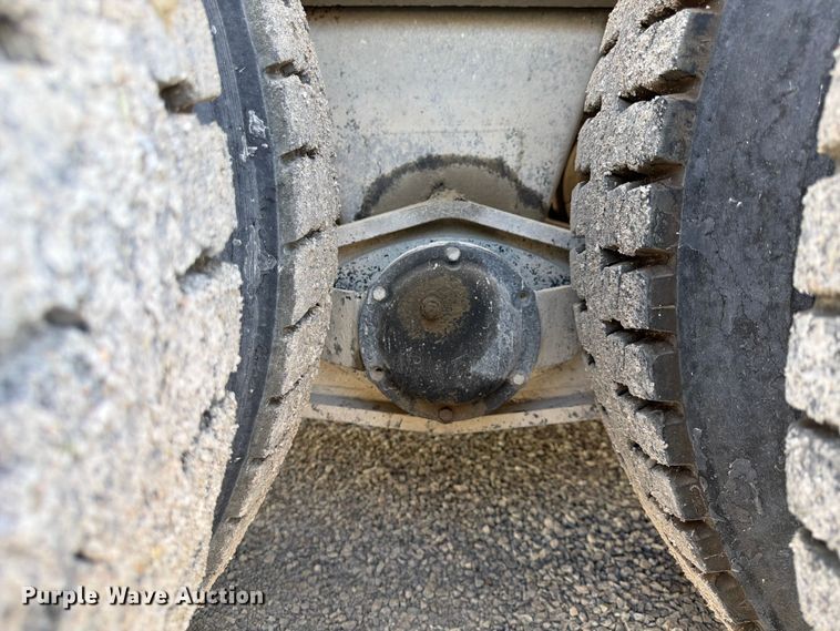 image for item FU4500 2005 Mack Granite CV713 ready mix truck