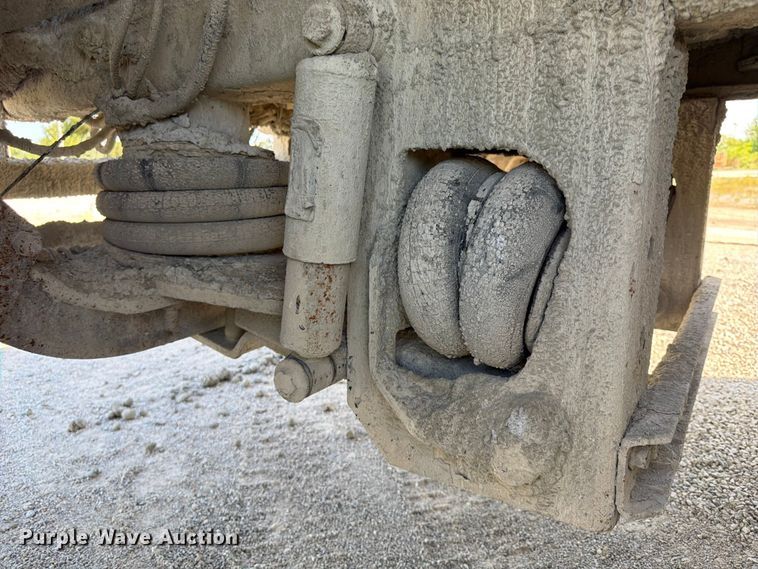 image for item FU4500 2005 Mack Granite CV713 ready mix truck