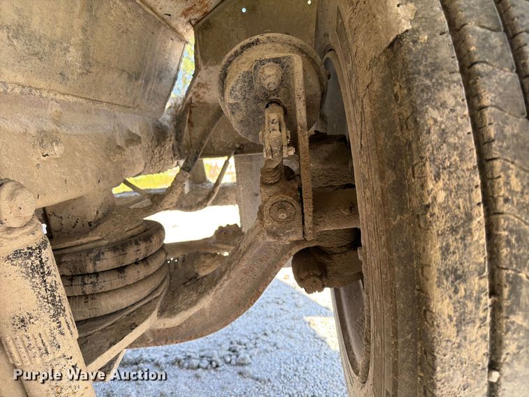 image for item FU4500 2005 Mack Granite CV713 ready mix truck