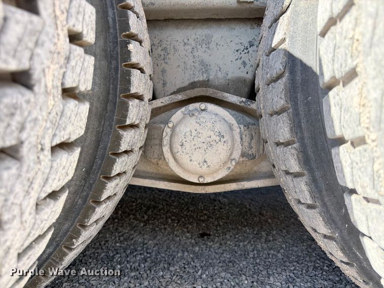 image for item FU4500 2005 Mack Granite CV713 ready mix truck