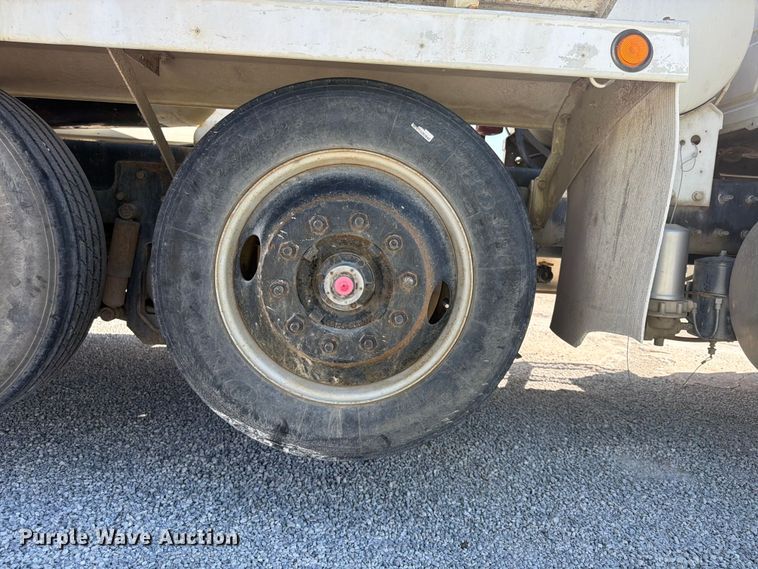 image for item FU4500 2005 Mack Granite CV713 ready mix truck