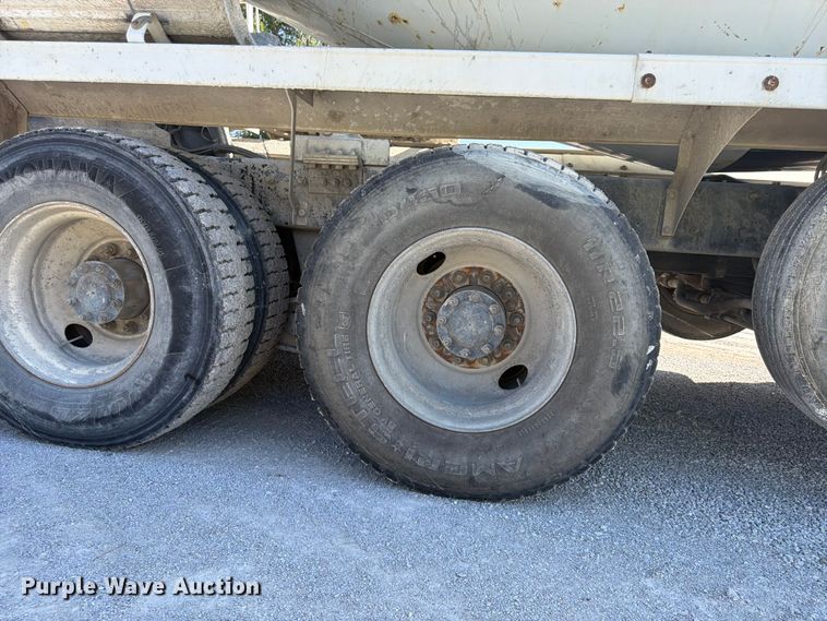 image for item FU4500 2005 Mack Granite CV713 ready mix truck
