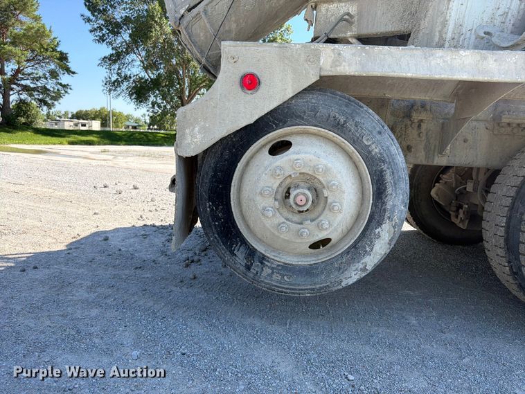 image for item FU4500 2005 Mack Granite CV713 ready mix truck