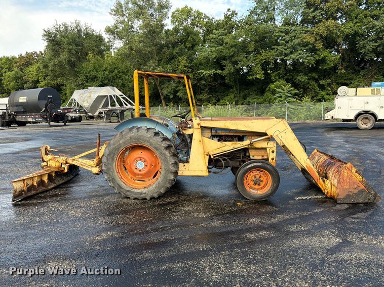 image for item FU4521 Long 1563 tractor