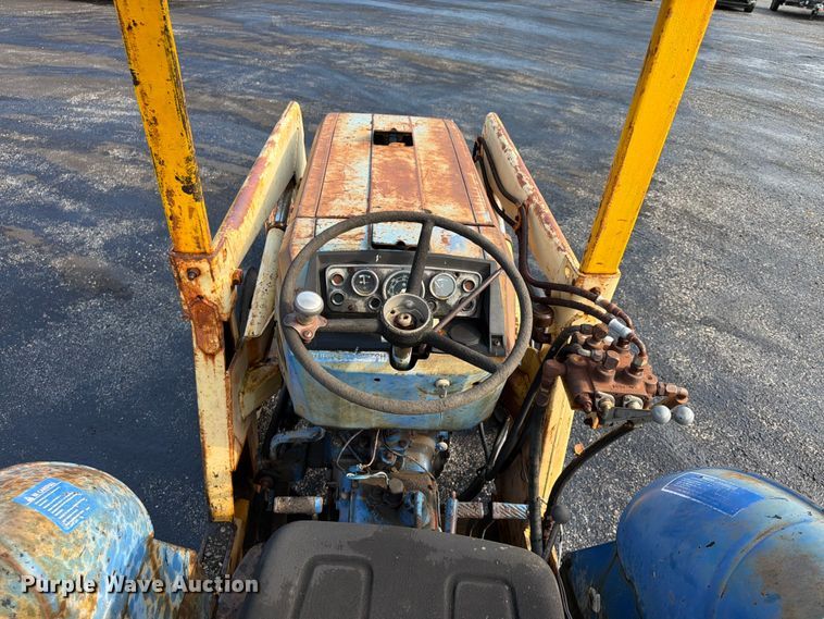 image for item FU4521 Long 1563 tractor