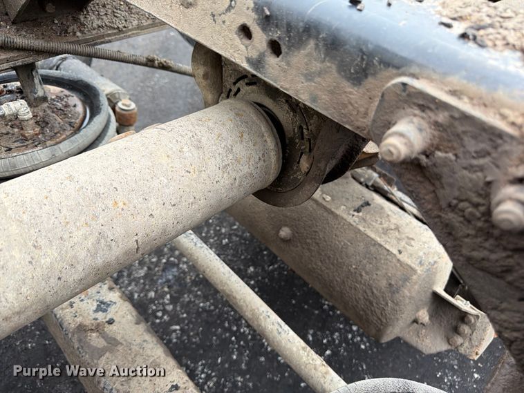 image for item FU4526 2004 Sterling L9500 truck cab and chassis