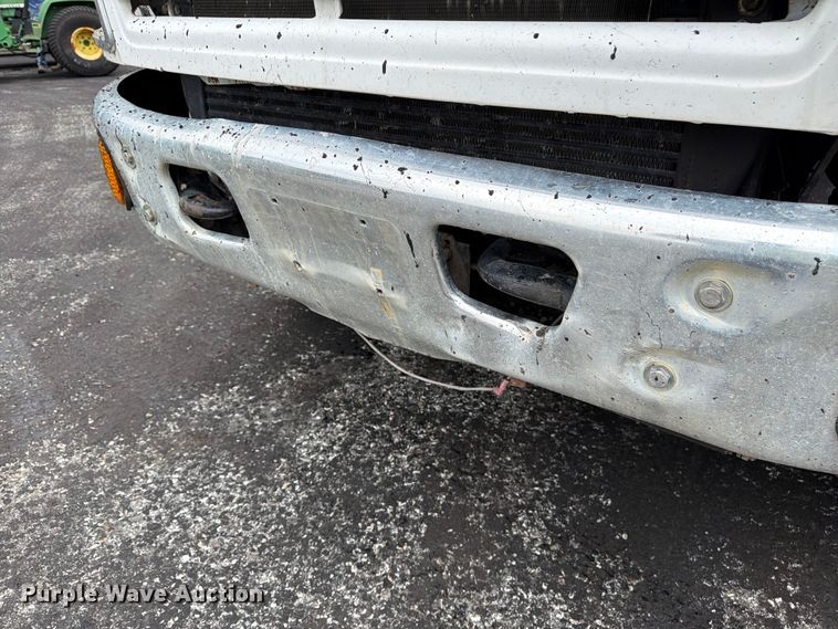 image for item FU4526 2004 Sterling L9500 truck cab and chassis