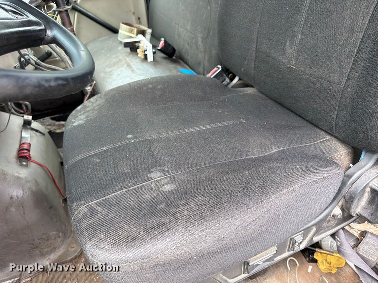 image for item FU4526 2004 Sterling L9500 truck cab and chassis