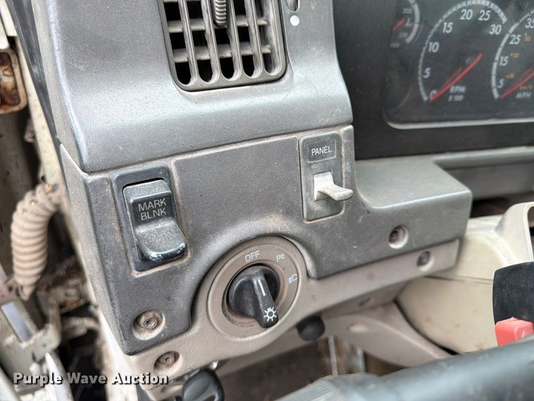 image for item FU4526 2004 Sterling L9500 truck cab and chassis
