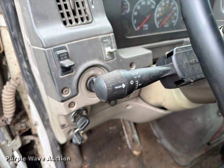 image for item FU4526 2004 Sterling L9500 truck cab and chassis