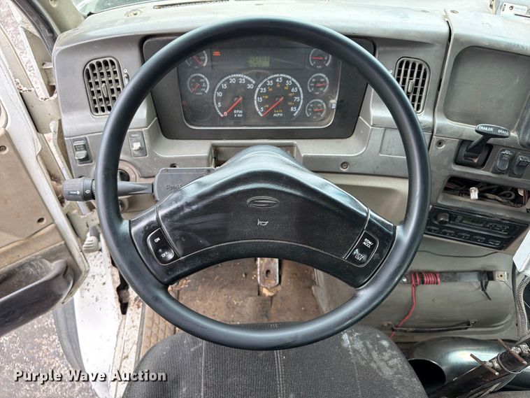 image for item FU4526 2004 Sterling L9500 truck cab and chassis
