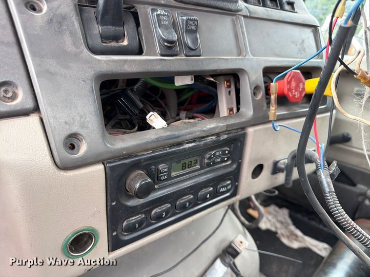 image for item FU4526 2004 Sterling L9500 truck cab and chassis