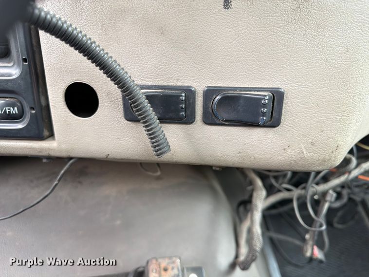 image for item FU4526 2004 Sterling L9500 truck cab and chassis