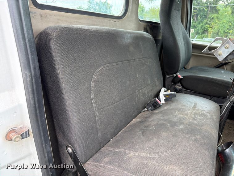 image for item FU4526 2004 Sterling L9500 truck cab and chassis