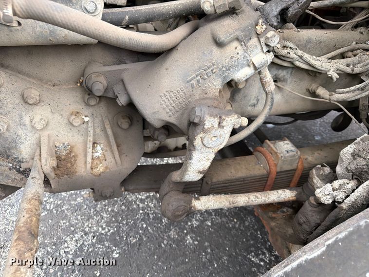 image for item FU4526 2004 Sterling L9500 truck cab and chassis