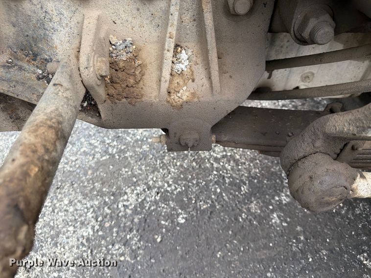 image for item FU4526 2004 Sterling L9500 truck cab and chassis
