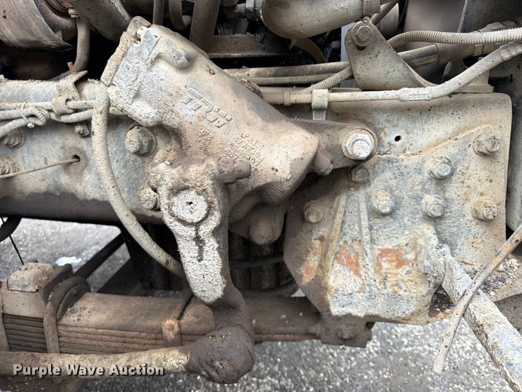 image for item FU4526 2004 Sterling L9500 truck cab and chassis