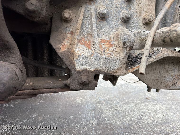 image for item FU4526 2004 Sterling L9500 truck cab and chassis