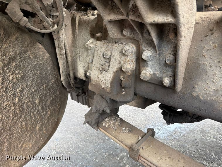 image for item FU4526 2004 Sterling L9500 truck cab and chassis