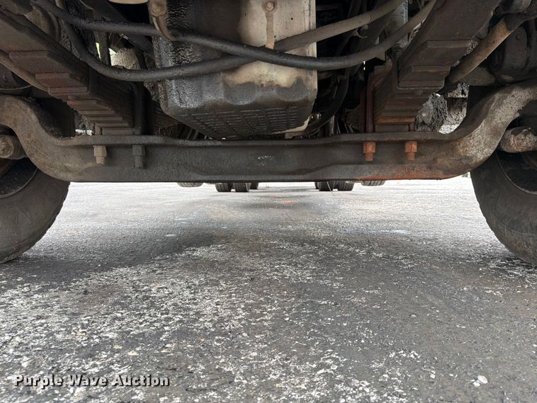 image for item FU4526 2004 Sterling L9500 truck cab and chassis
