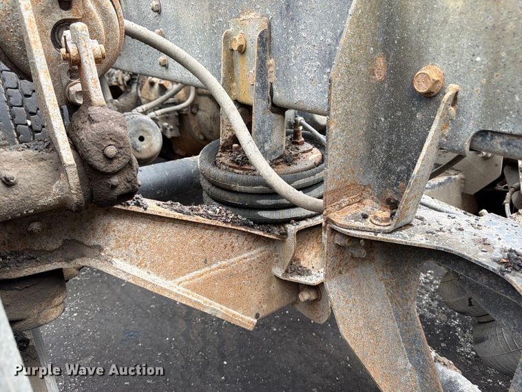 image for item FU4526 2004 Sterling L9500 truck cab and chassis