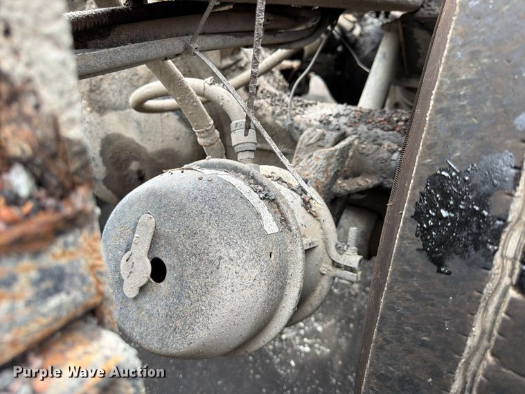 image for item FU4526 2004 Sterling L9500 truck cab and chassis