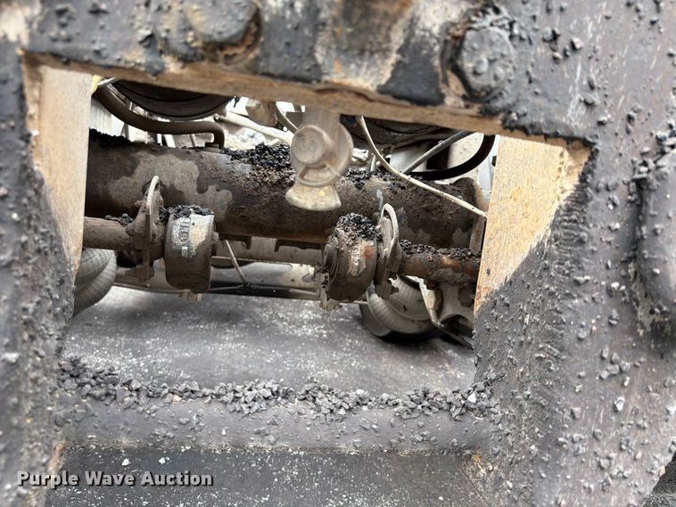 image for item FU4526 2004 Sterling L9500 truck cab and chassis