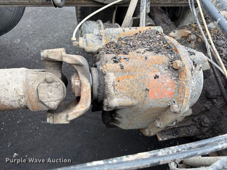image for item FU4526 2004 Sterling L9500 truck cab and chassis
