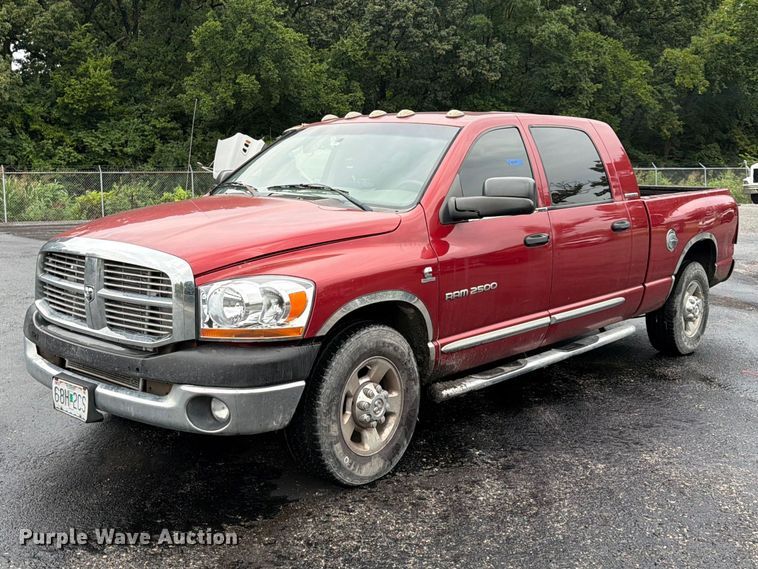 2006 Dodge Ram 2500 Crew Cab pickup truck