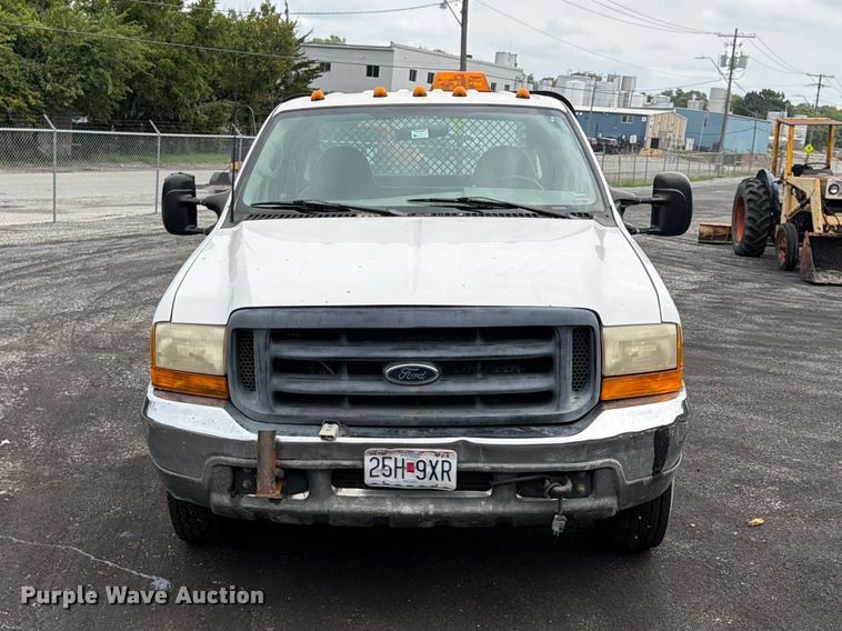 image for item FU4535 2000 Ford F350 Super Duty Crew Cab flatbed pickup truck