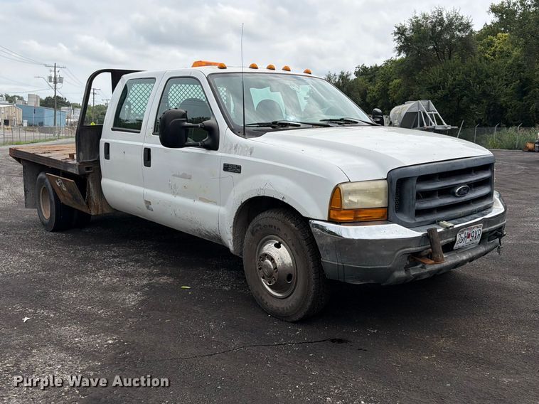 image for item FU4535 2000 Ford F350 Super Duty Crew Cab flatbed pickup truck