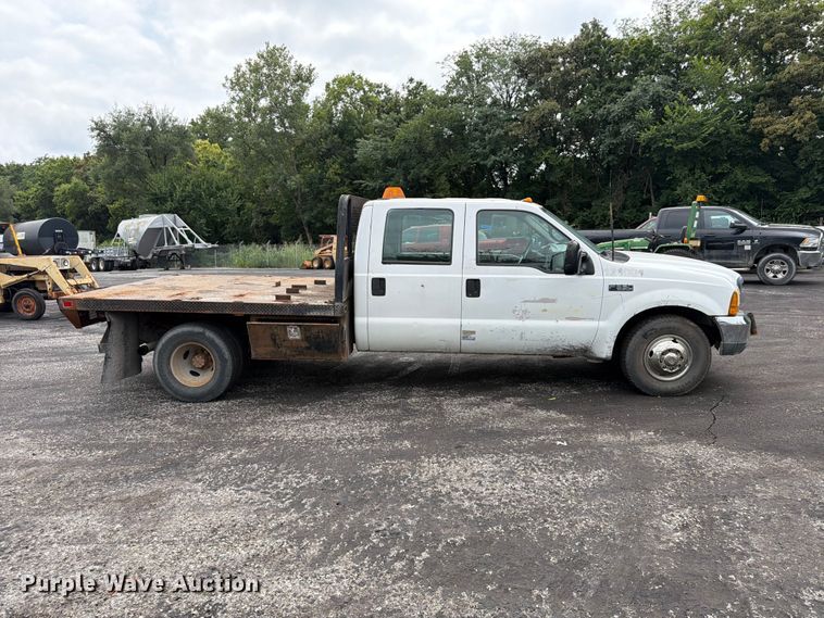 image for item FU4535 2000 Ford F350 Super Duty Crew Cab flatbed pickup truck