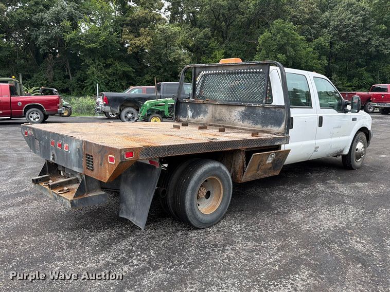image for item FU4535 2000 Ford F350 Super Duty Crew Cab flatbed pickup truck