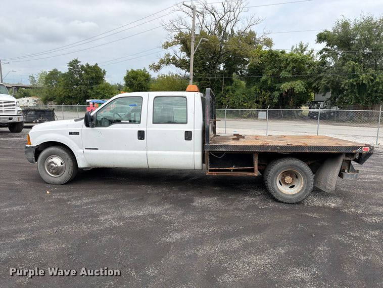 image for item FU4535 2000 Ford F350 Super Duty Crew Cab flatbed pickup truck