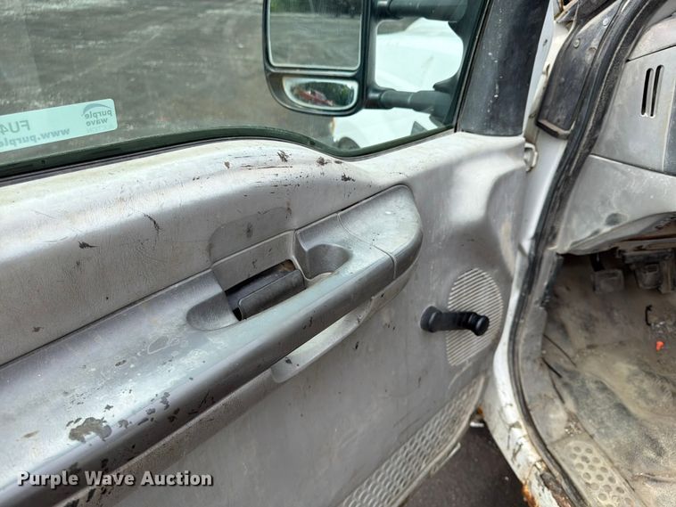 image for item FU4535 2000 Ford F350 Super Duty Crew Cab flatbed pickup truck