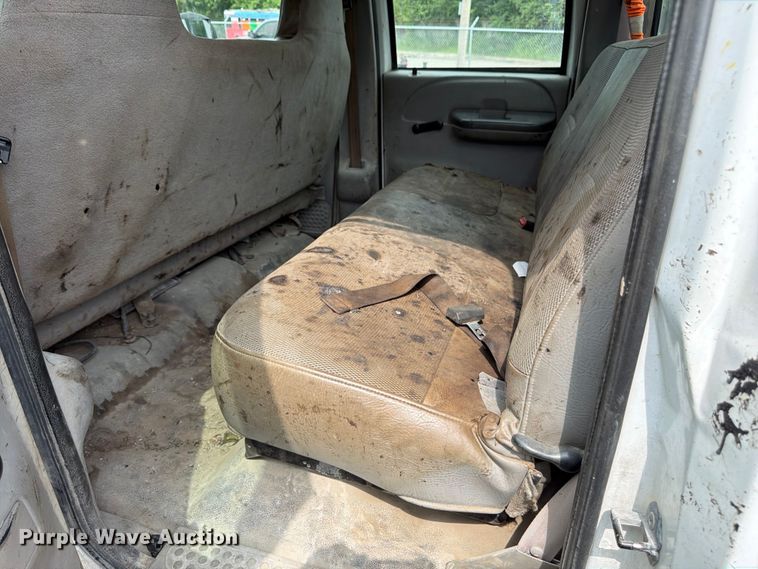 image for item FU4535 2000 Ford F350 Super Duty Crew Cab flatbed pickup truck