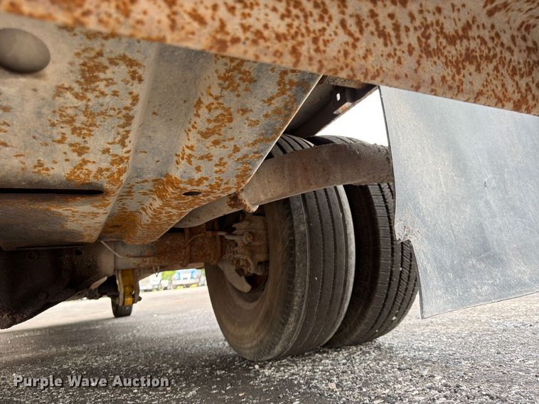 image for item FU4535 2000 Ford F350 Super Duty Crew Cab flatbed pickup truck