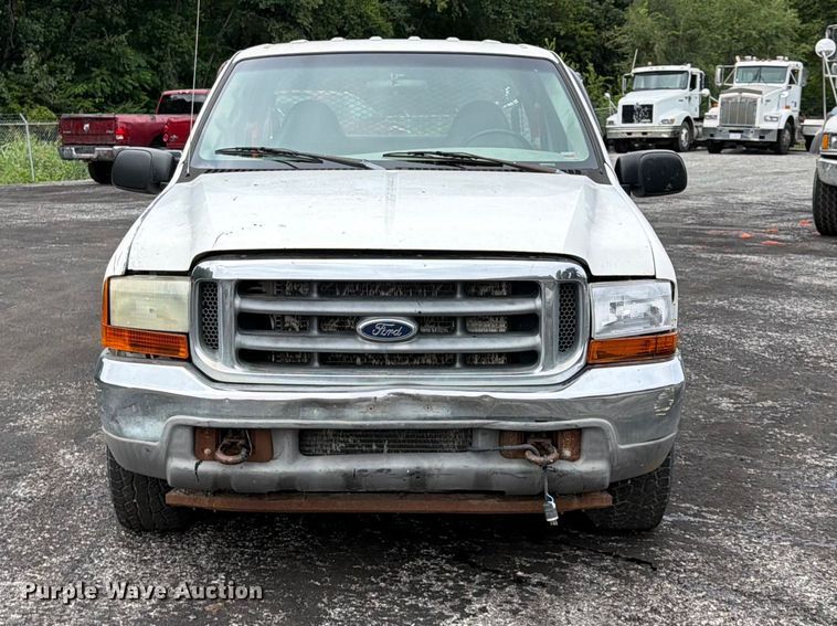 image for item FU4536 2001 Ford F250 Super Duty Crew Cab flatbed pickup truck