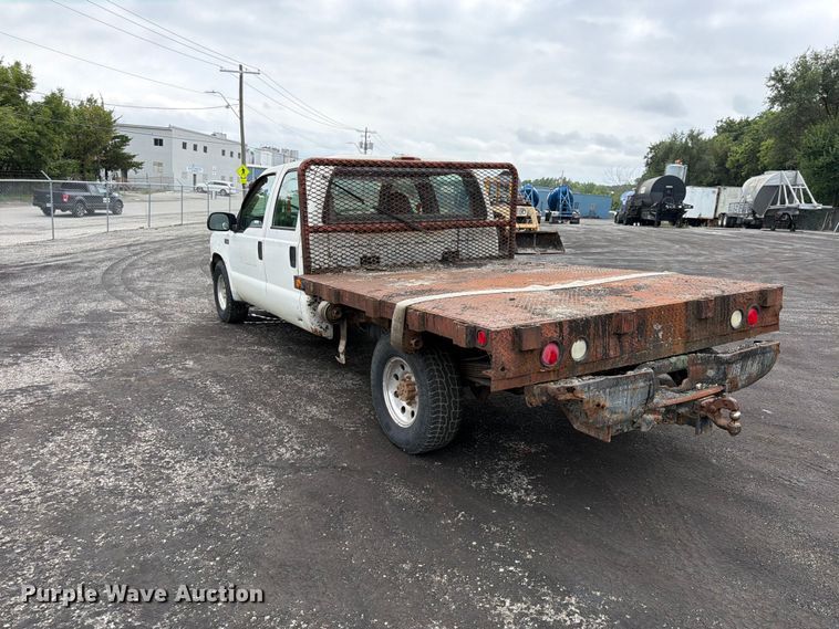 image for item FU4536 2001 Ford F250 Super Duty Crew Cab flatbed pickup truck