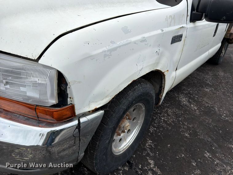 image for item FU4536 2001 Ford F250 Super Duty Crew Cab flatbed pickup truck
