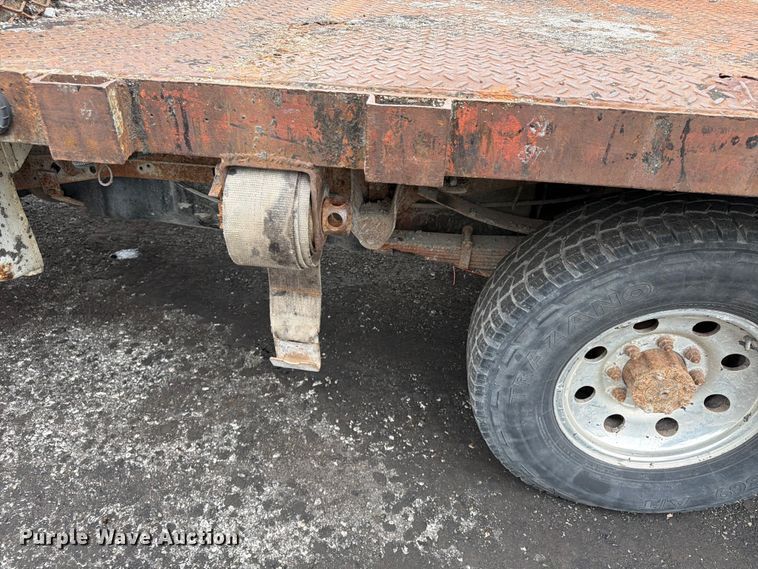 image for item FU4536 2001 Ford F250 Super Duty Crew Cab flatbed pickup truck