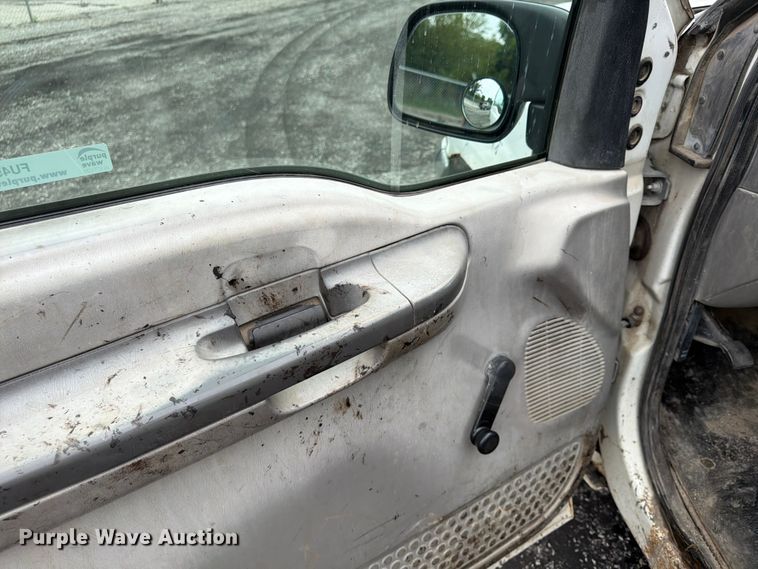 image for item FU4536 2001 Ford F250 Super Duty Crew Cab flatbed pickup truck