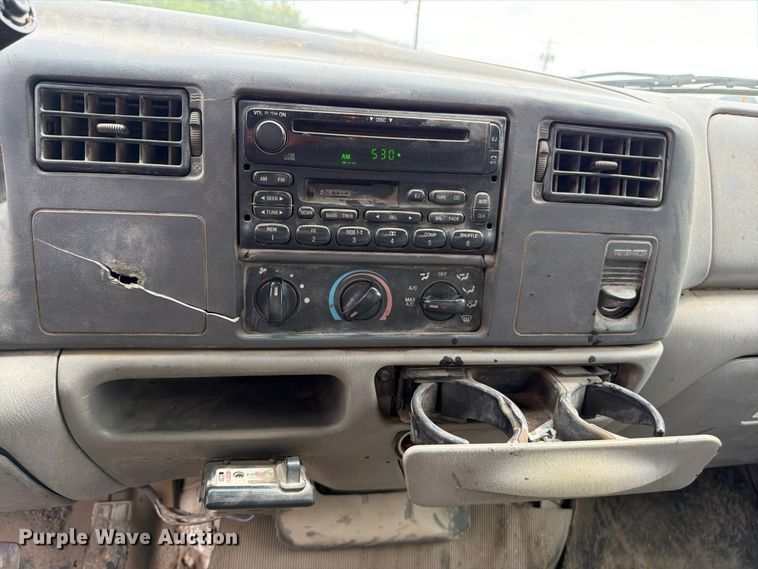 image for item FU4536 2001 Ford F250 Super Duty Crew Cab flatbed pickup truck