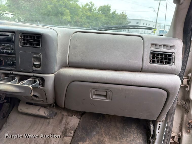 image for item FU4536 2001 Ford F250 Super Duty Crew Cab flatbed pickup truck