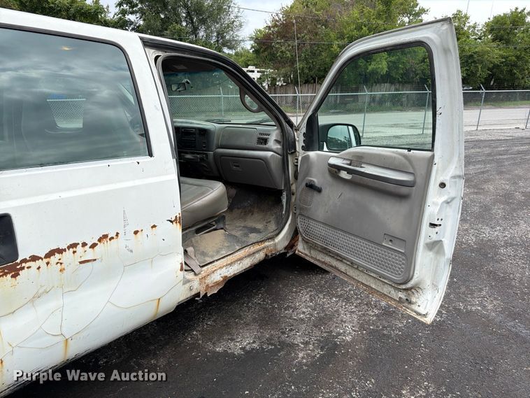 image for item FU4536 2001 Ford F250 Super Duty Crew Cab flatbed pickup truck