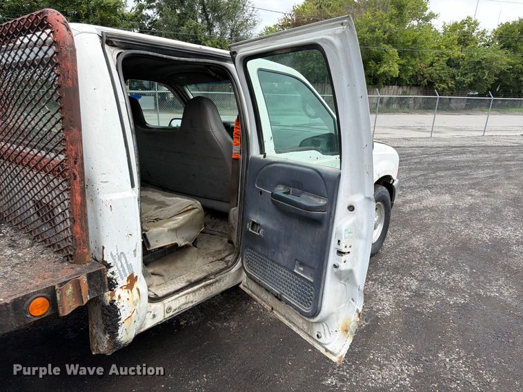 image for item FU4536 2001 Ford F250 Super Duty Crew Cab flatbed pickup truck